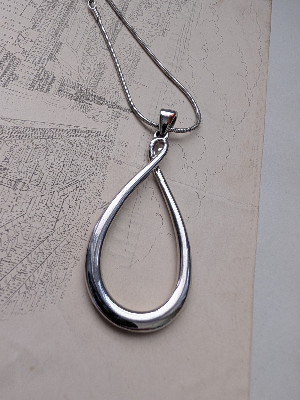 Vintage Silvertone Teardrop Pendant Necklace - Women Jewelry - Picture 8 of 12